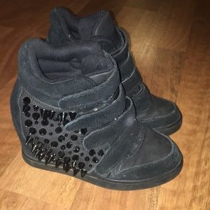 Wedge sneakers